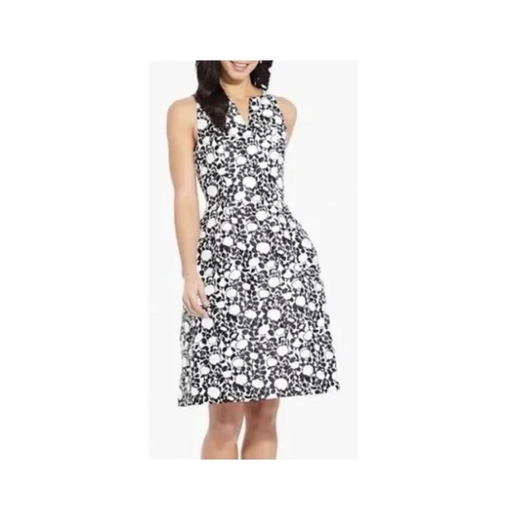 Adrianna Papell Black and White Dress
With Pockets. NEW with tags 🏷️